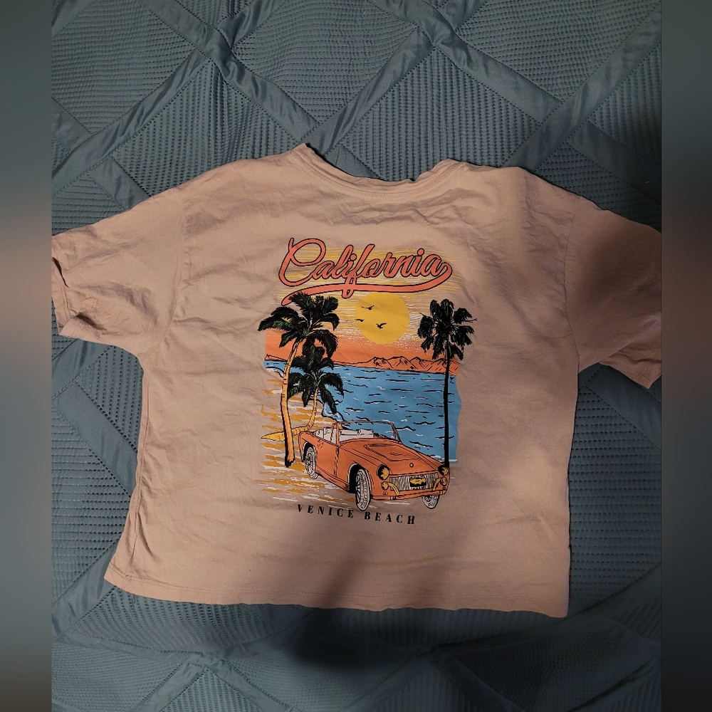 Women's graphic cropped tee